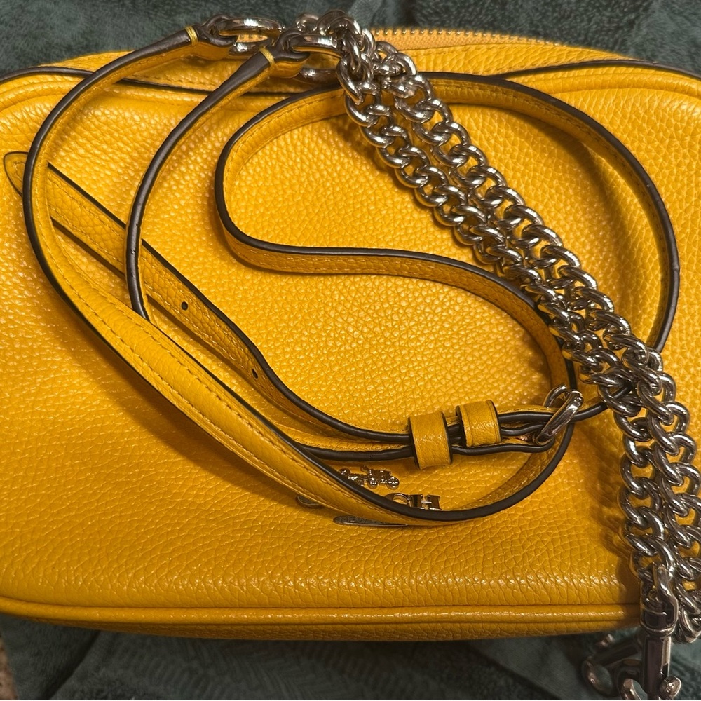 COACH Pebbled Isla Chain Crossbody Sv/yellow - Picture 4 of 4